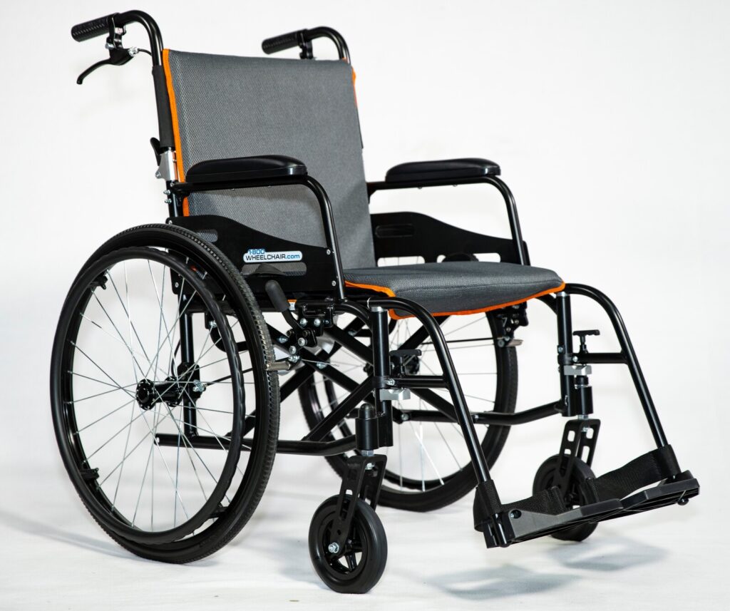 Featherweight manual Wheelchair 18" (Black Only) Metro Mobility